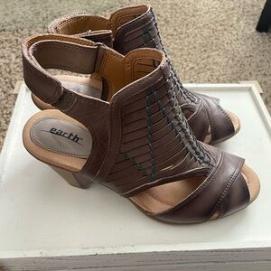 Earth Brown Leather Sandals
